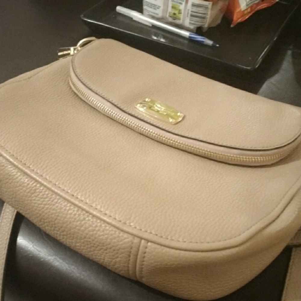 Handbag - Picture 2 of 3